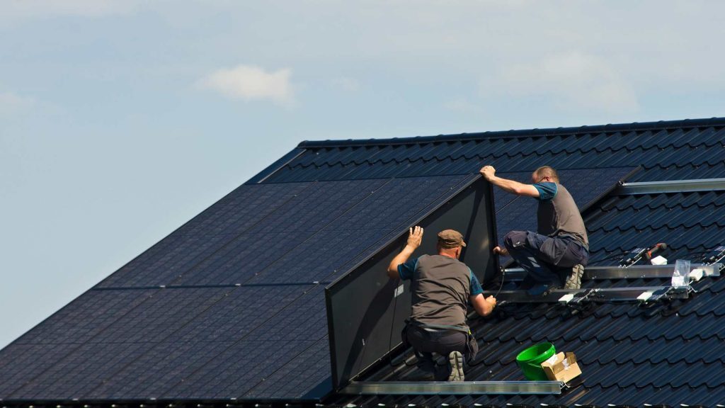 Installateur montage panneaux solaires full black CB Energy