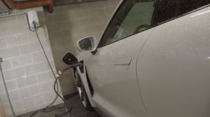 Véhicule électrique et borne de recharge